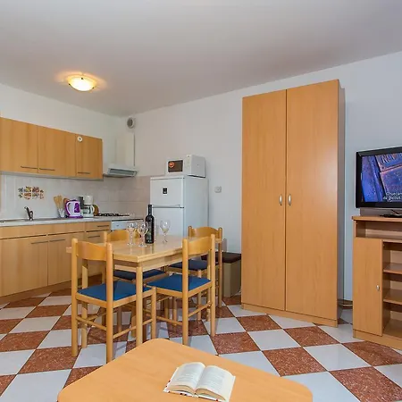 Apartament Ava *